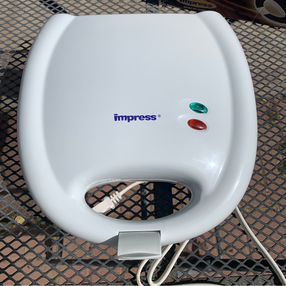 NON STICK 2 SLICE SANDWISH MAKER GRILL 'MODEL NO. IM-280 W IMPRESS APPLIANCE CO.